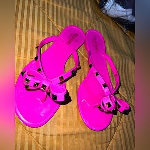 Valentino Garavani size 39 / 7.5 usa